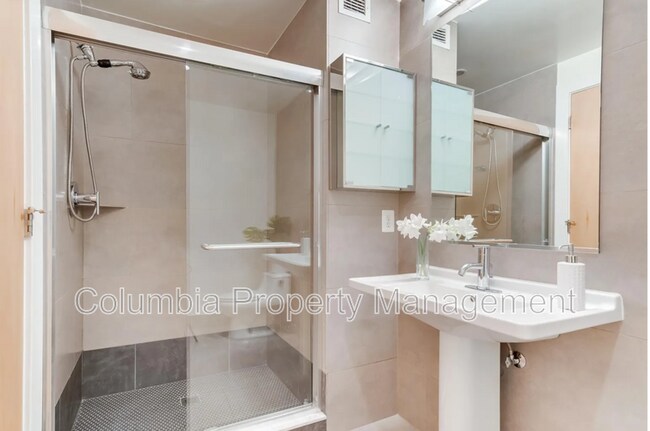 Building Photo - 1133 14th St NW