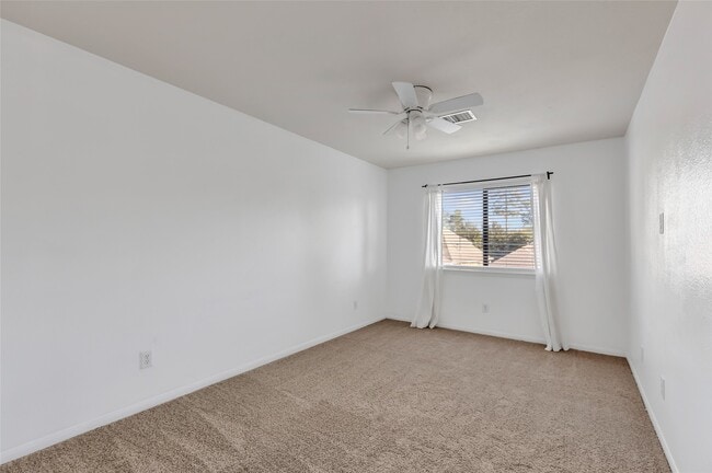 Building Photo - 16942 Lake Willowby Ln