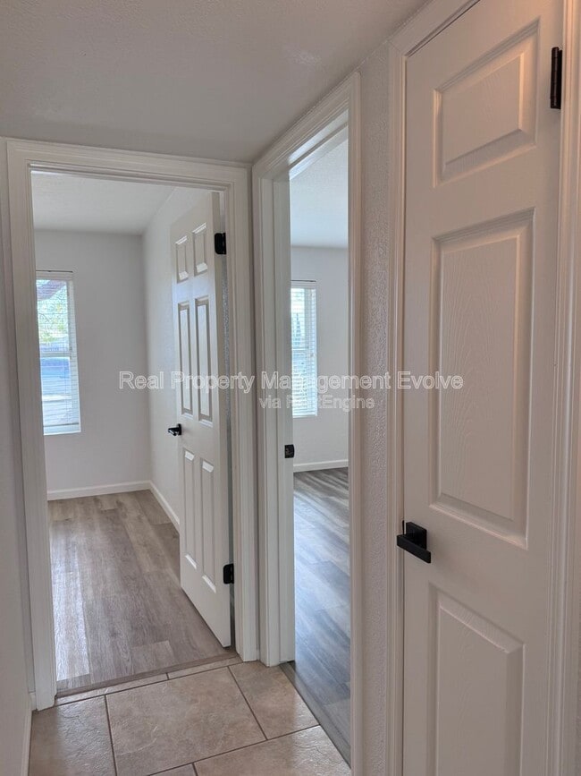 Building Photo - 4428 E Joan De Arc Ave