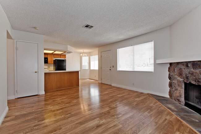 Building Photo - 1ST FLOOR CONDO CLOSE TO SUMMERLIN