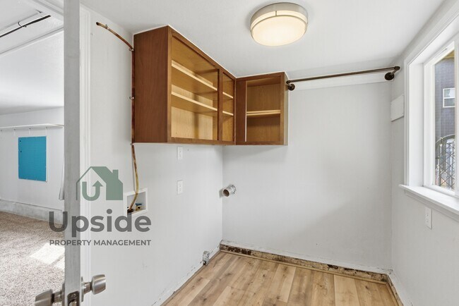 Building Photo - 8719 E Valleyway Ave