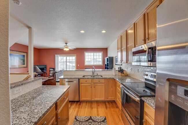 Building Photo - Spacious 3 bed, 2.5 bath Townhome in Ridgewood Hills!