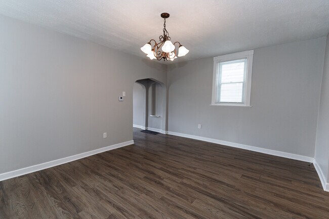 Building Photo - 223 E Pennview Ave