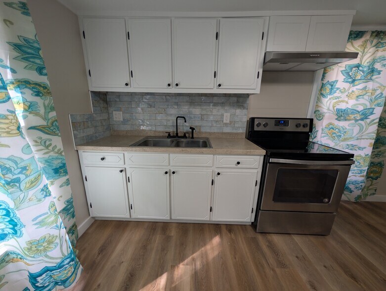 Building Photo - 41 E Sloss Ave