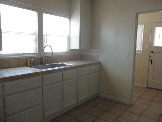 Building Photo - 294 E 6th St