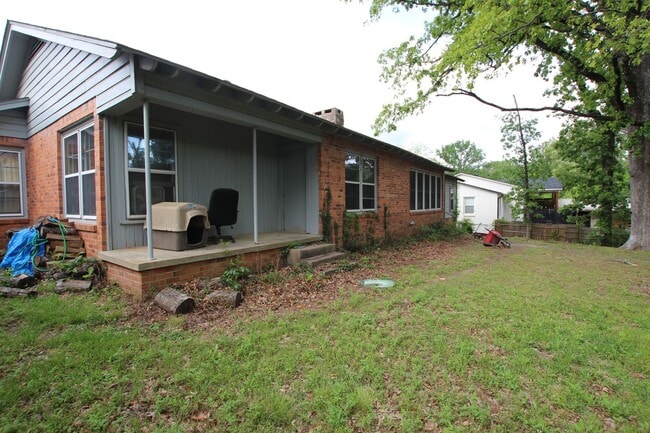 Building Photo - Coming Soon! Spacious 4 Bedroom 2 Bath Home!