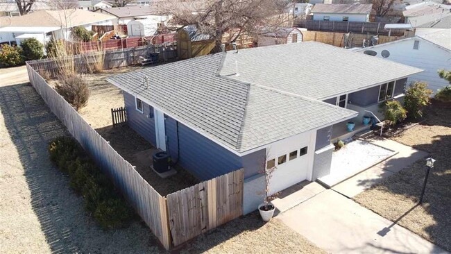 Building Photo - 2104 3rd St