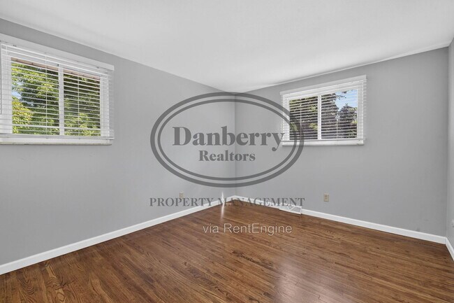 Building Photo - 6946 Kinsman Dr