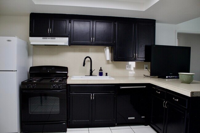 Building Photo - 30650 Avenida Del Yermo