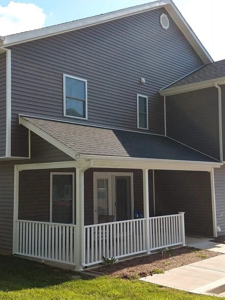 Back patio - 1752 W Countryside Ln