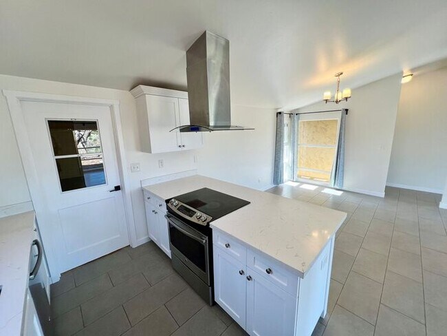 Building Photo - Charming 3-Bed, 2-Bath Home with Canyon Views & Attached Garage