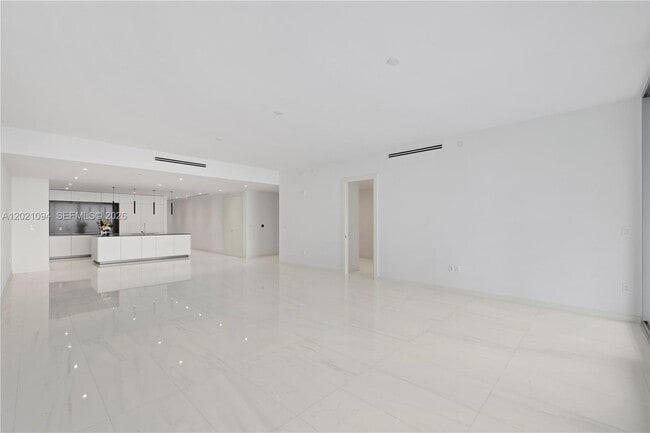 Building Photo - 300 Biscayne Blvd Way