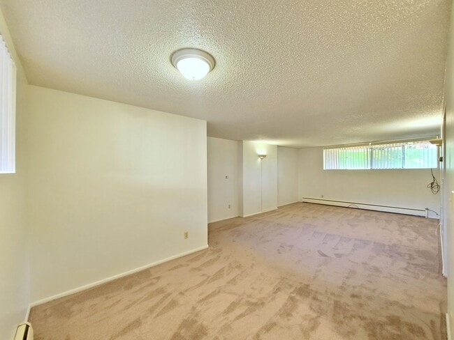 Building Photo - $1,050 - 1 Bed / 1 Bath Spacious Condo in South Hill
