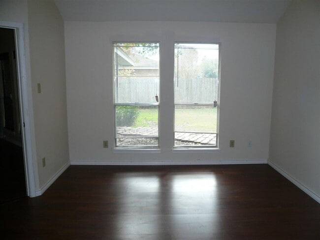 Building Photo - 21603 Meadowhill Dr