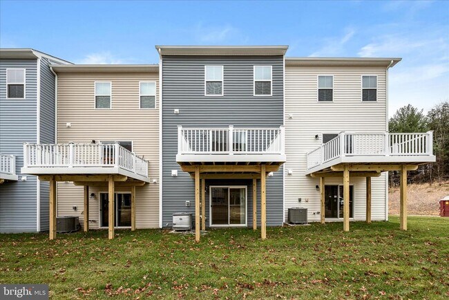 Building Photo - 180 Munsee Cir