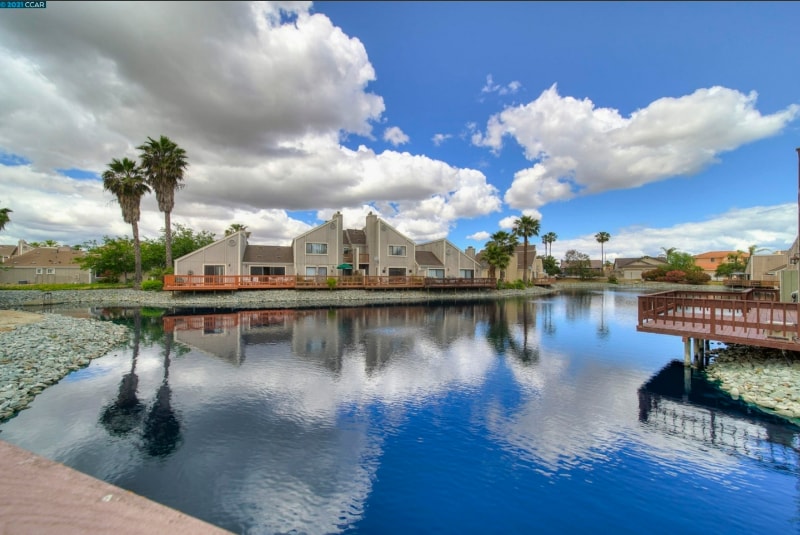 Building Photo - 2007 Sand Point Rd