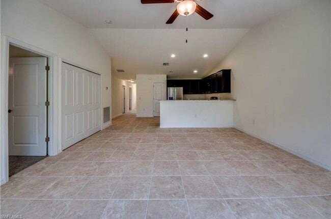 Building Photo - 3 Bedroom 2 Bath 1 Car Garage In Cape Coral!