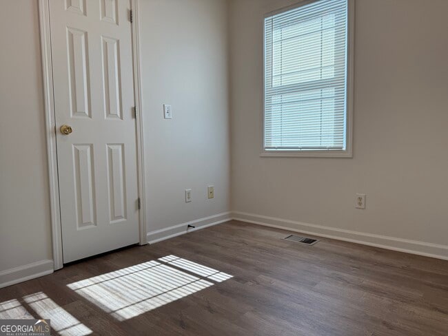 Building Photo - 160 2nd St