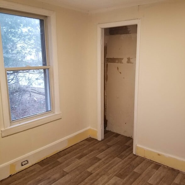 Building Photo - 398 Weaver St