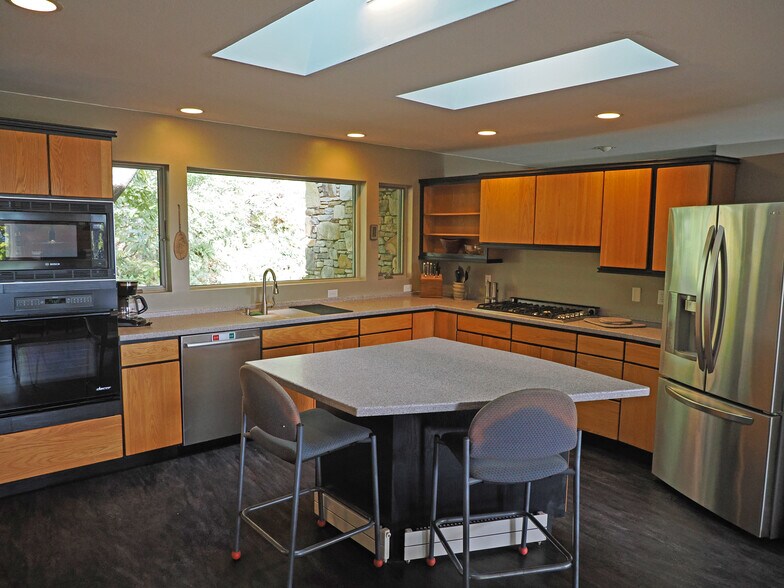 Building Photo - 100 Crab Apple Ln