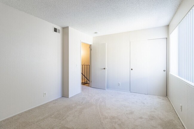 Building Photo - Live in the Heart of Midtown Sacramento!  ...