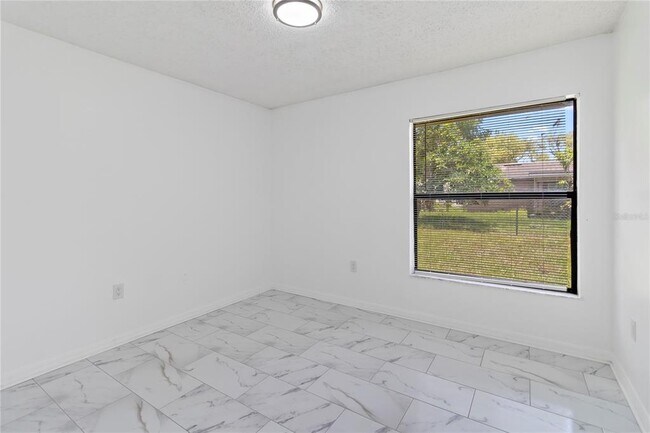 Building Photo - 406 Long Dr