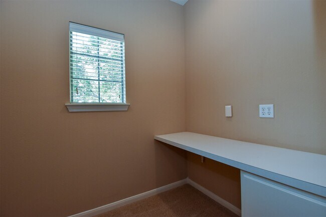 Building Photo - 21223 Pennshore Ln