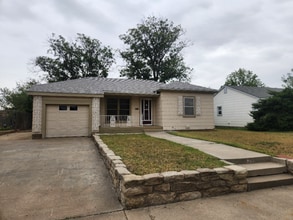 Building Photo - 1329 Bellaire St