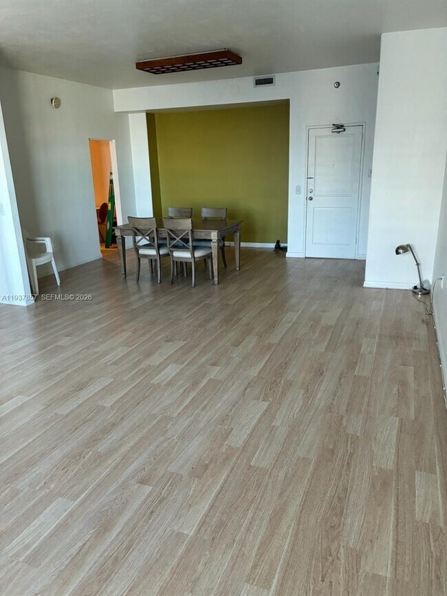 Building Photo - 10185 Collins Ave