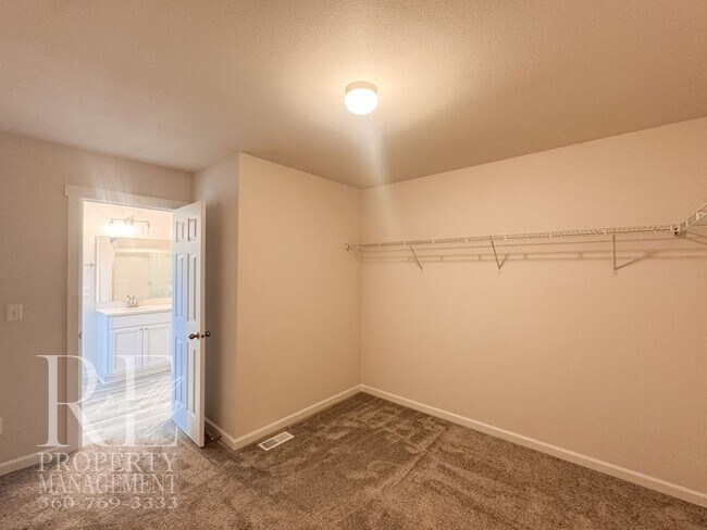 Building Photo - 10352 Chimes Pl NW