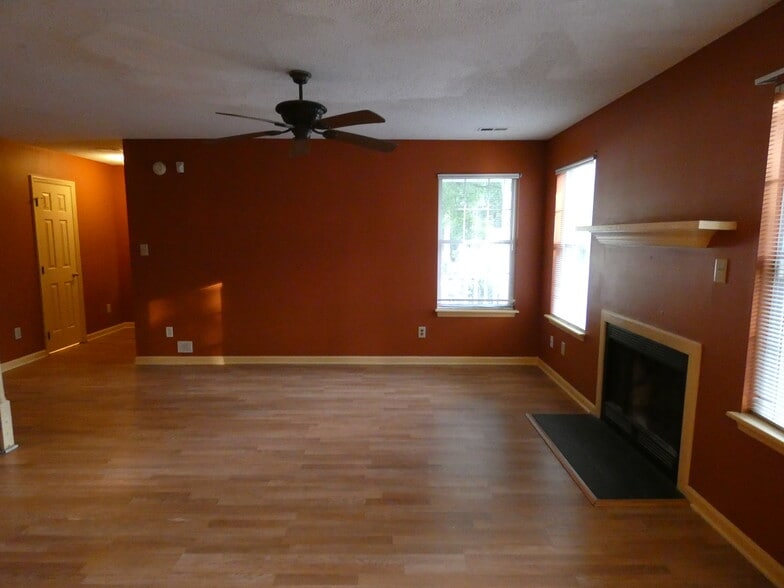 Building Photo - 3113 Olde Birch Dr