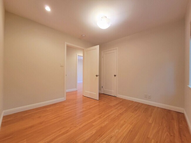 Building Photo - Updated Home in Palo Alto Available with Air Conditioning