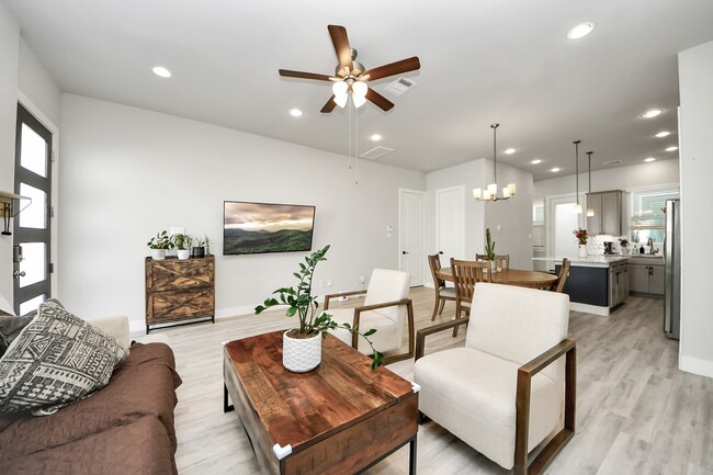 Building Photo - 9017 Lonestar Creekbend Ln