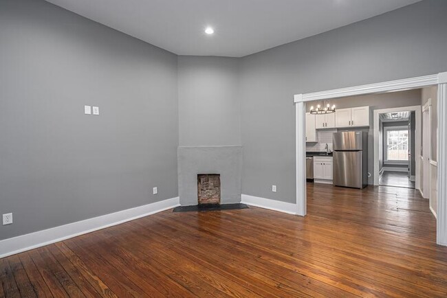 Building Photo - 507 W 38th St