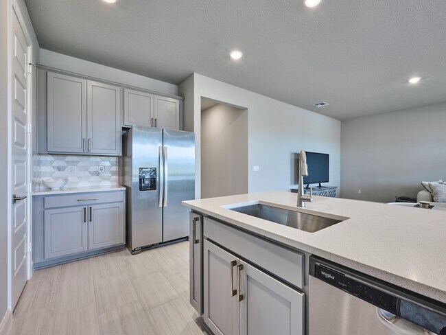 Building Photo - 8960 Dahlia Cir