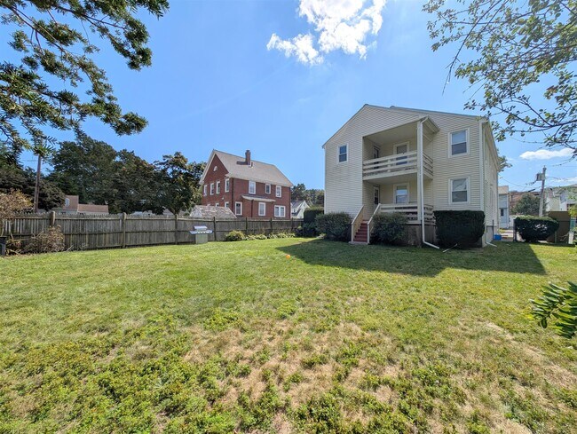 Building Photo - 5 Patrick St