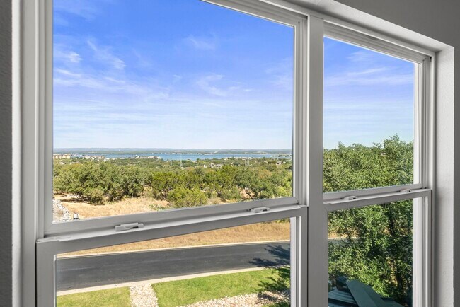 Building Photo - 105 Out Yonder