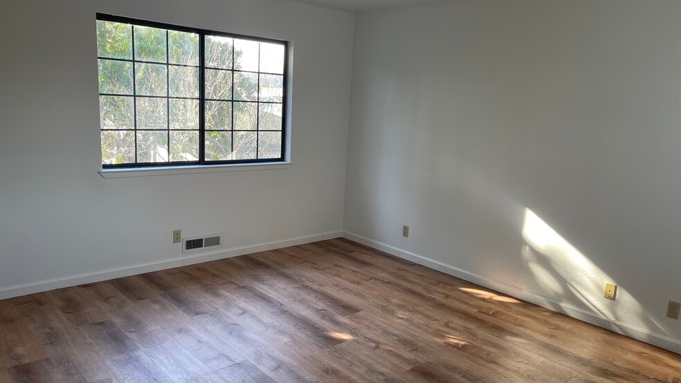 Master Bedroom - 711 Hanover St