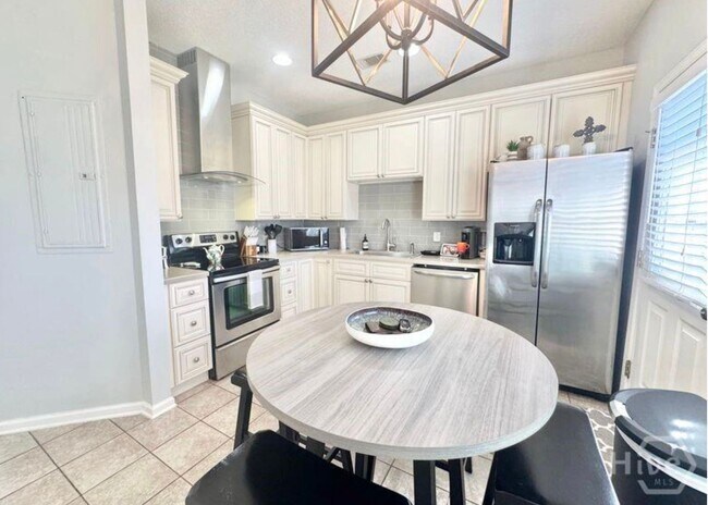 Building Photo - Beautifully designed end unit townhome Available 1/6/26