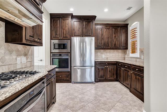 Building Photo - 4817 Bayview Dr