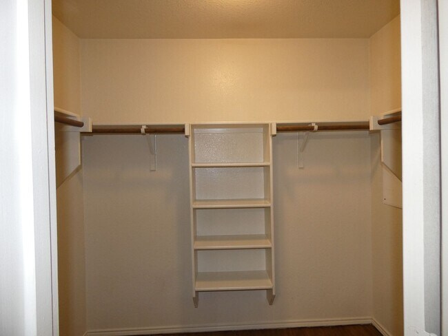 Building Photo - 652 Rosario Ln