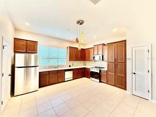 Building Photo - 956 Sombra St