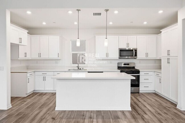 Building Photo - 365 Huntington Ct