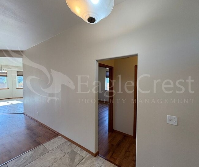 Building Photo - Three Bedroom, Two Bathroom House in Chape...