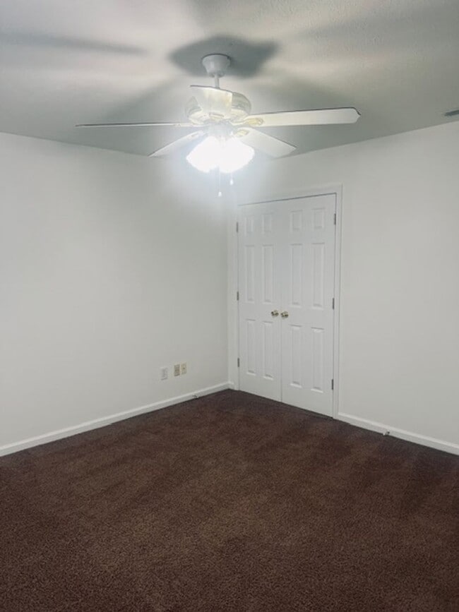 Building Photo - Jordans Crossing