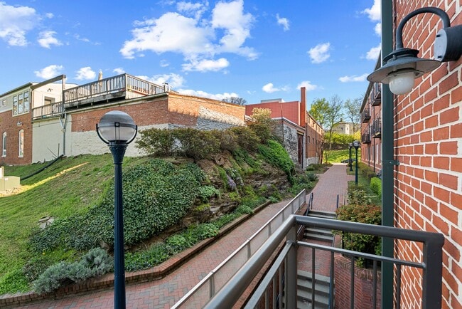 Building Photo - 35 E All Saints St