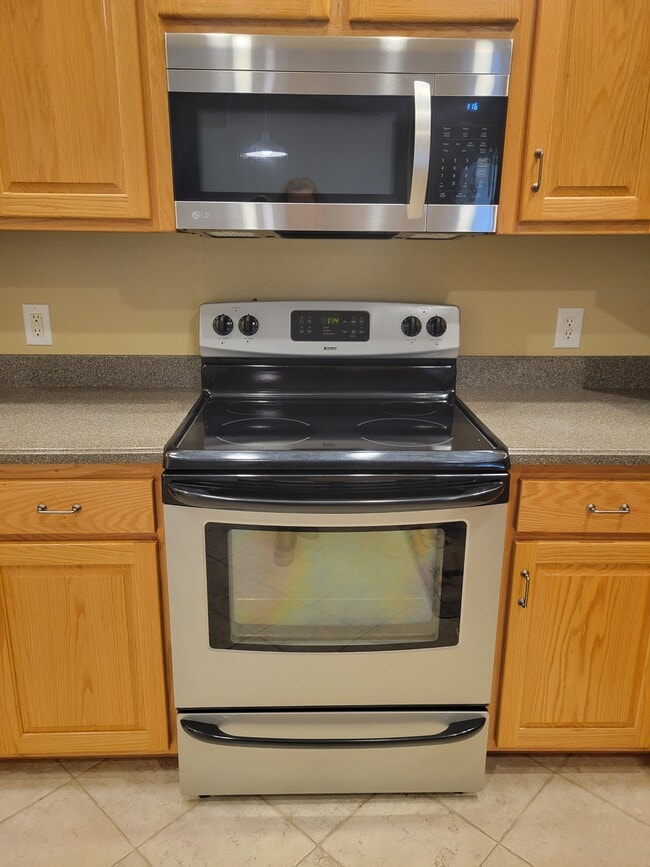 Building Photo - 544 Snead Dr