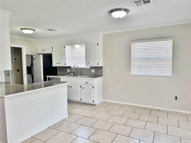 Building Photo - 2317 NE Village Dr