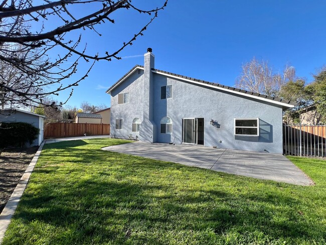 Building Photo - Large Hollister Home in Cul-de-sac