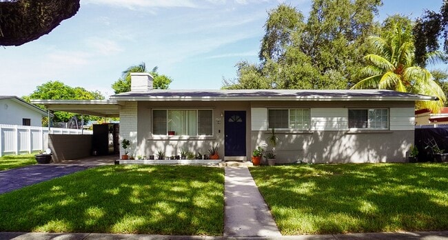 Building Photo - 19611 NE Miami Ct